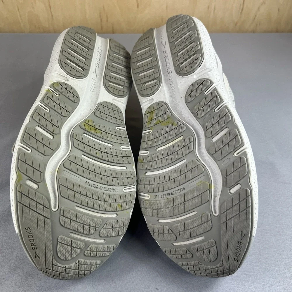 Brooks Ghost Max Women's Size 9.5 Gray Running Walking Shoes 1204331B056